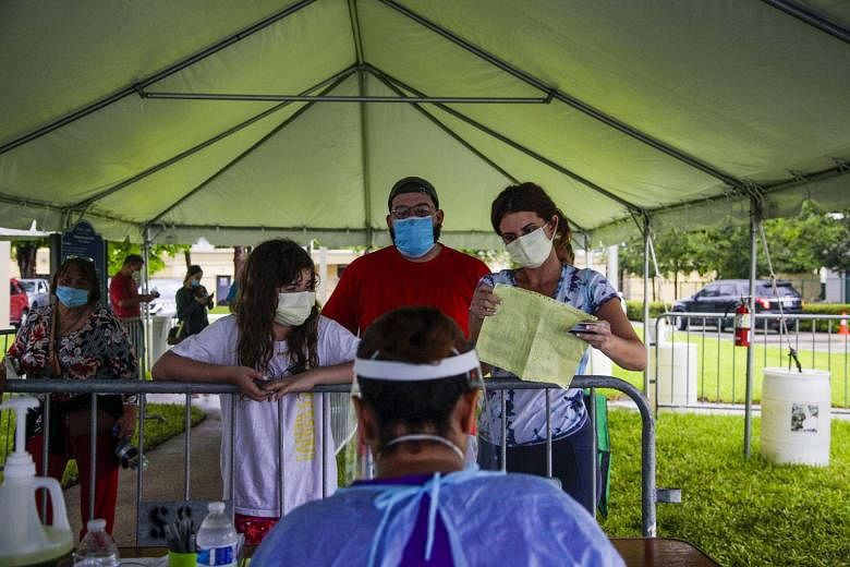 Memburuknya wabah virus corona di Florida, Texas menambah gambaran suram AS