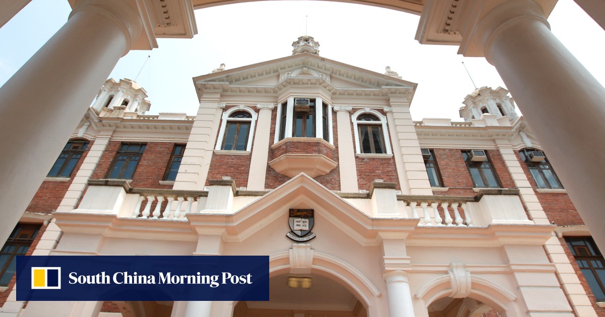 Universitas Hong Kong telah menjadi tempat berfoto bagi wisatawan Cina daratan. Bisakah perjalanan berpemandu mengendalikan keramaian?